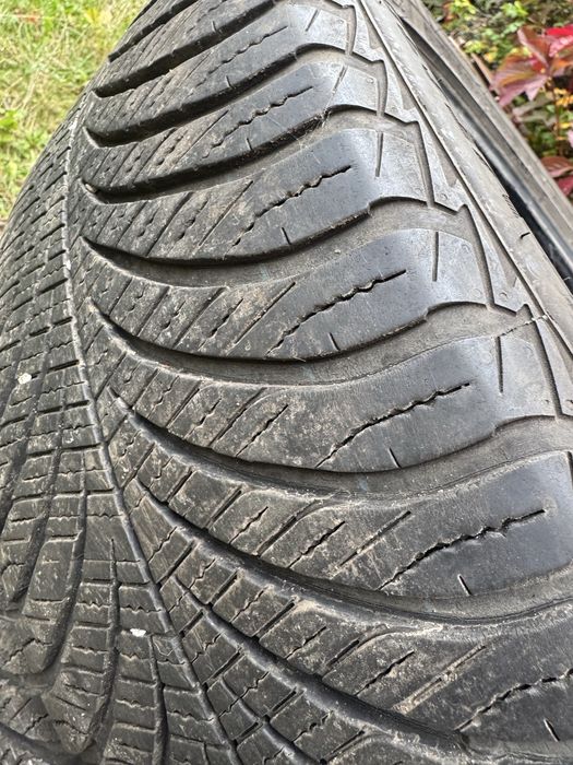Opony zimowe goodyear 235/50/18