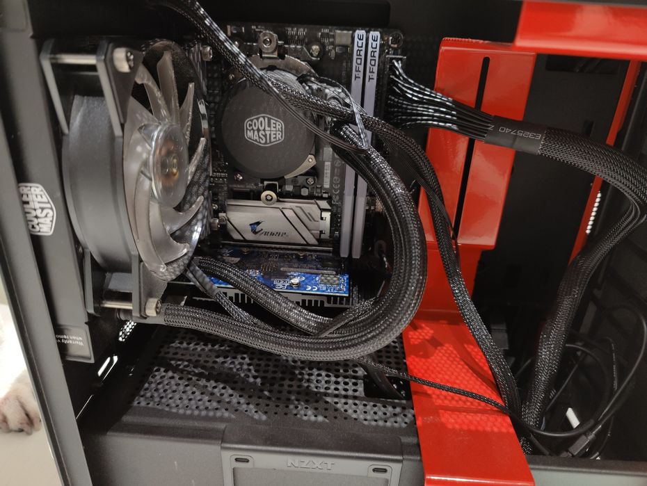 Computador fixo.