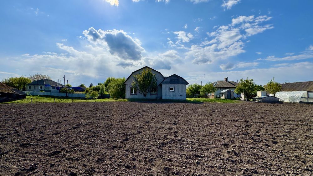 Продам будинок 115м2 в центрі смт Березна, 15 соток землі!