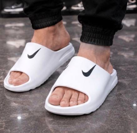 Тапки мужские / найк шлепанцы / nike шлепки / белые мужские пенки / очень легкие / не натирают / повседневные шлепки