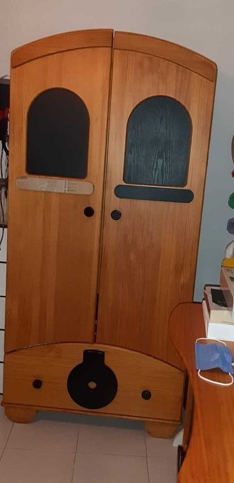 Roupeiro e cómoda de pinho maciço