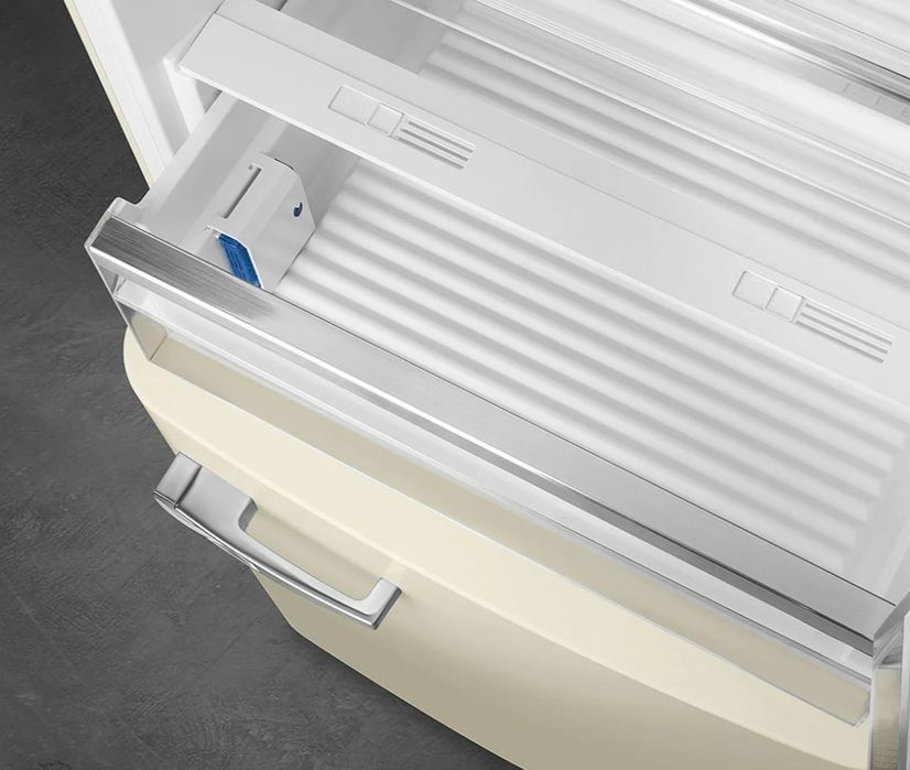 Frigorífico combinado Smeg FAB38RCR5 bege