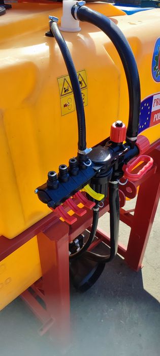 Оприскувач 800л  WIRAX 14метрів штанга. Навісний Оприскувач.