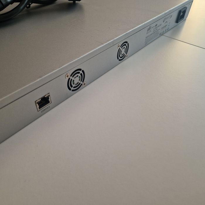 Switch Ubiquiti US 16 150W PoE