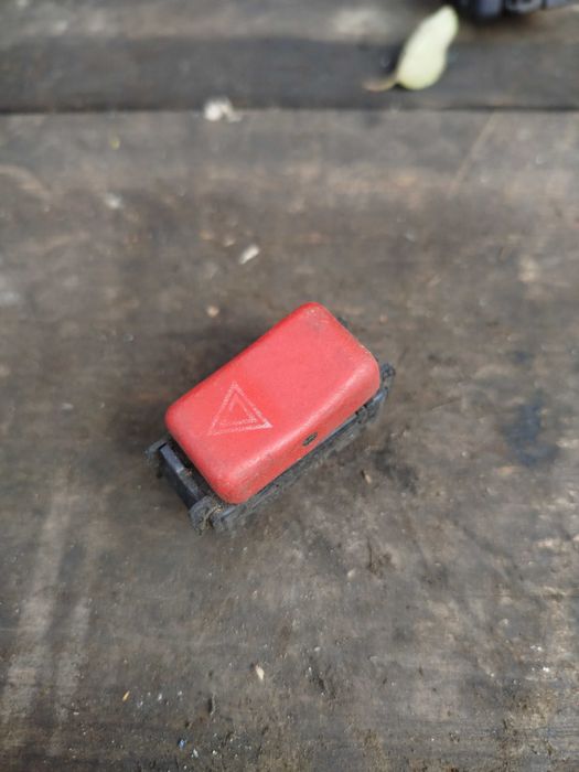 Кнопка аварійки Mercedes w124 Мерседес