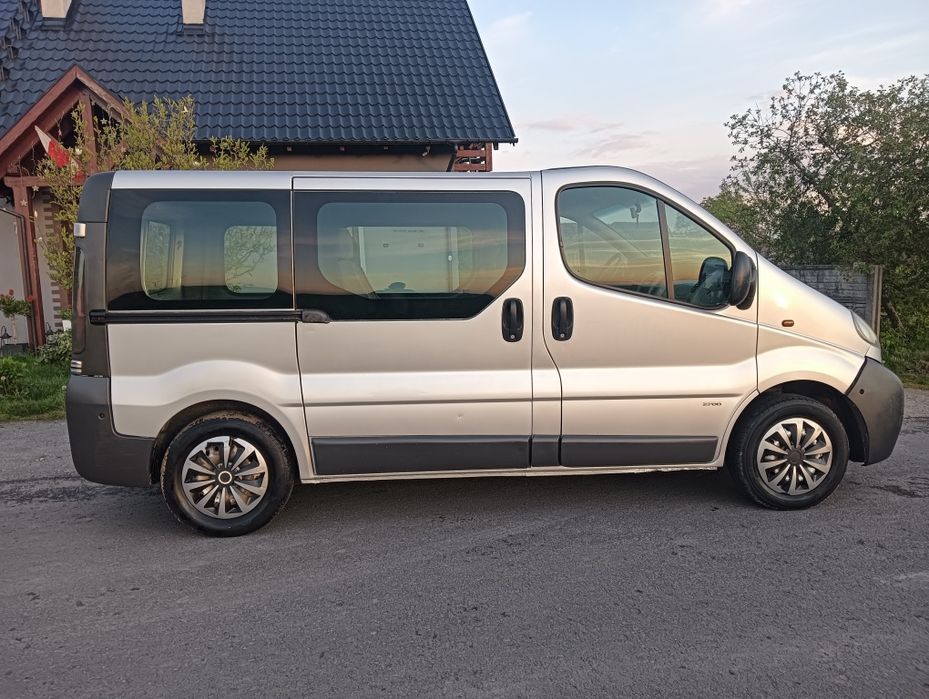 Opel Vivaro 1.9 2001r oszklony 6-osobowy