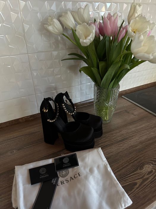 Туфлі в стилі Bratz versace