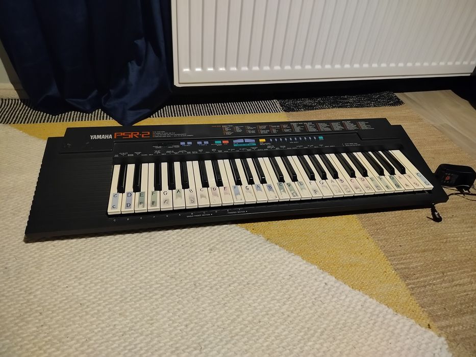 Keyboard Yamaha PSR-2 + zasilacz + książka do nauki gry