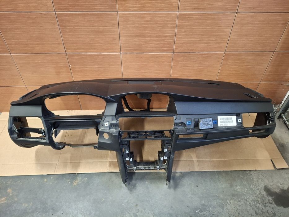 Deska Kokpit Lift BMW E60 Czarna Cup holdery