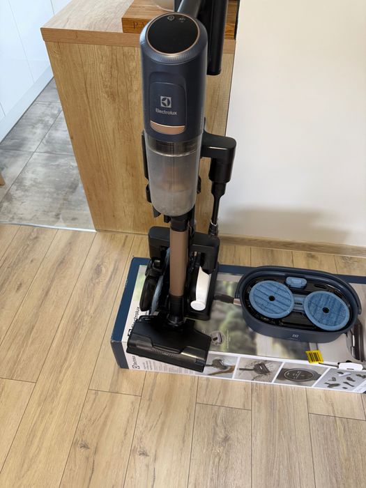 Stojący Electrolux Wet&Dry Aqua 80n bardzo dobry 600zl