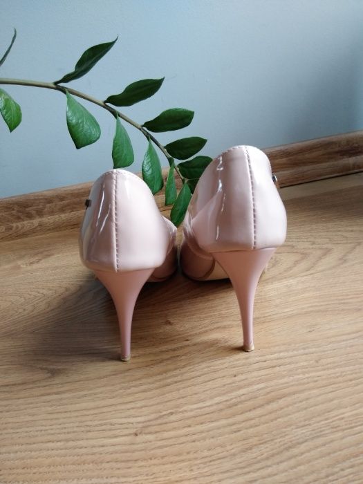 Szpilki pudrowy róż rozmiar 40