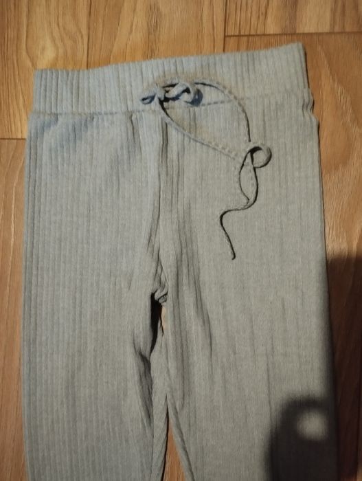 Spodnie cygaretki prążki XS