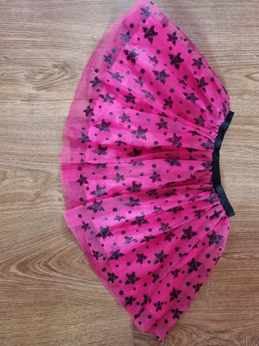 Tiulowa  spódniczka   w rozmiarze  104