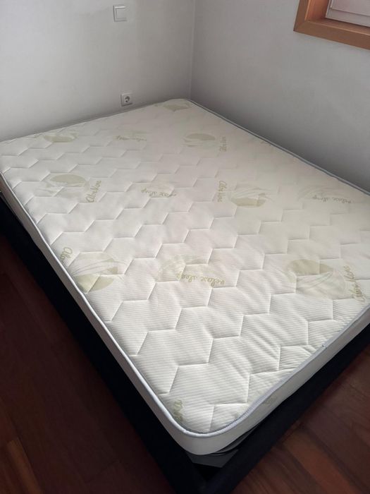 Cama de casal com colchão