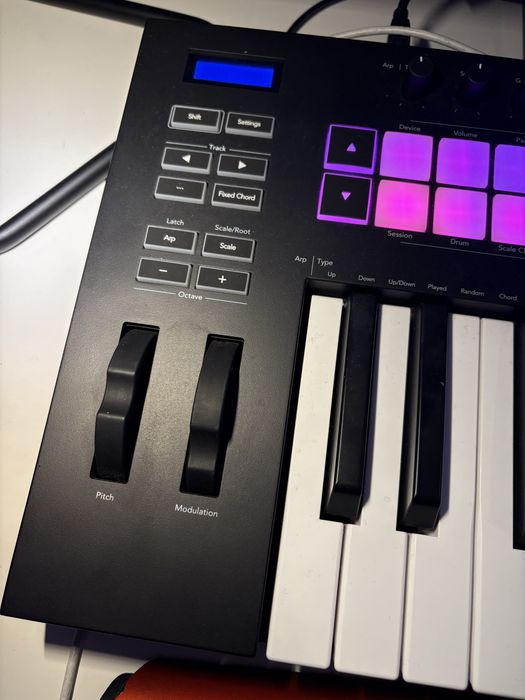 Novation Launchkey 25 MIDI Controler