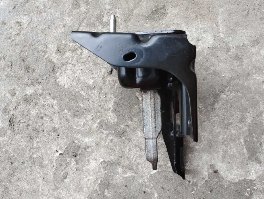 Подушка коробки на Пежо 2008 2015р 1.6дизель