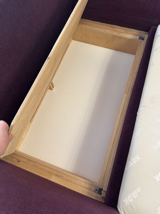 Меблі,зручні компактні дивани в одному кольорі