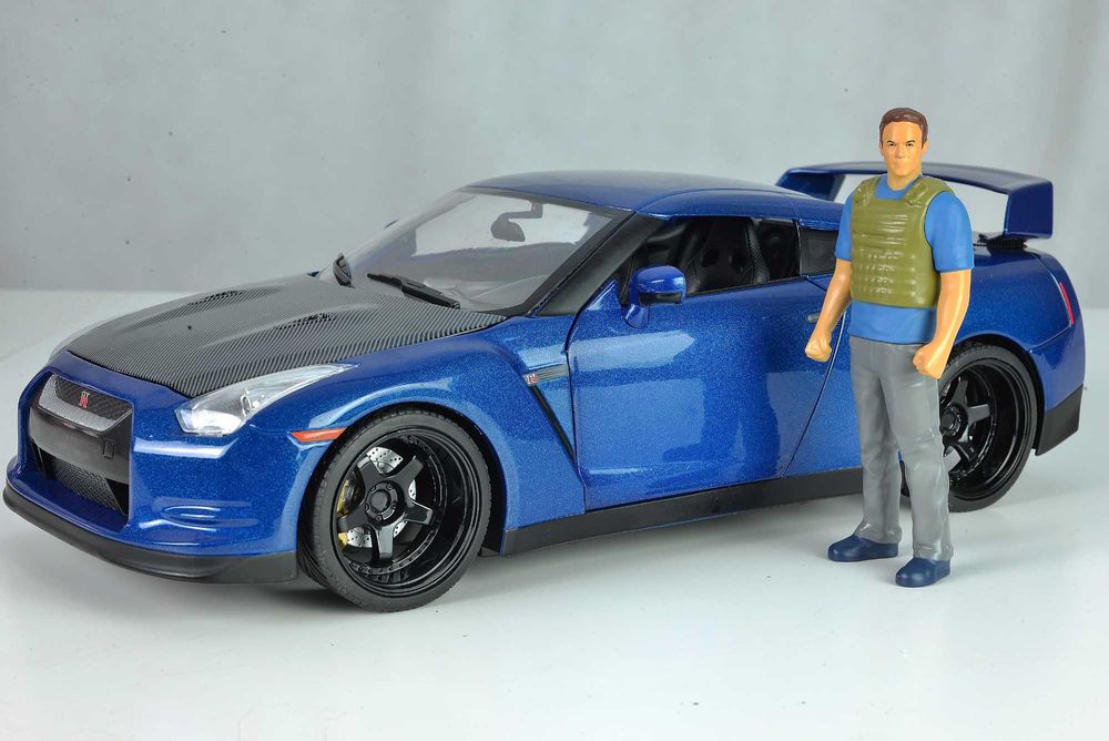 NISSAN GTR  model+figurka FAST&FURIOUS 1:18 unikat!