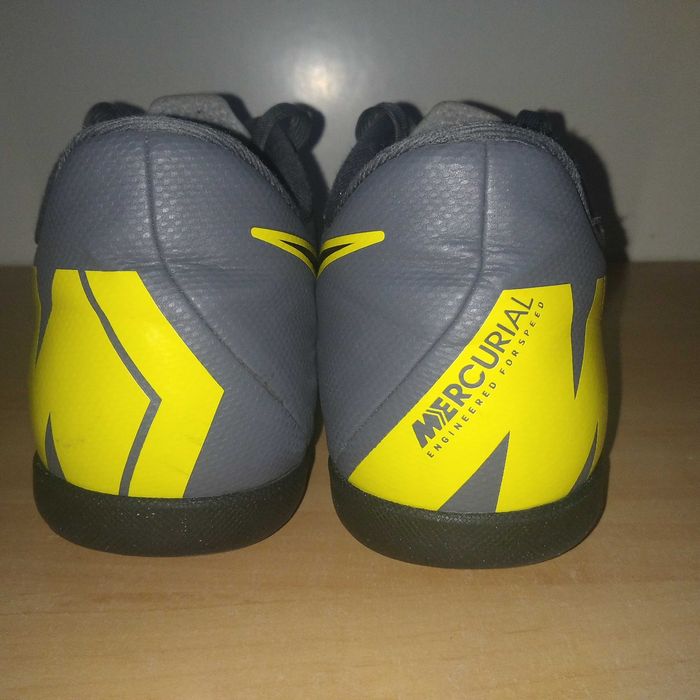 Buty piłkarskie halowe NIKE Mercurial Vapor 12 Club Ic roz.eu-38.5