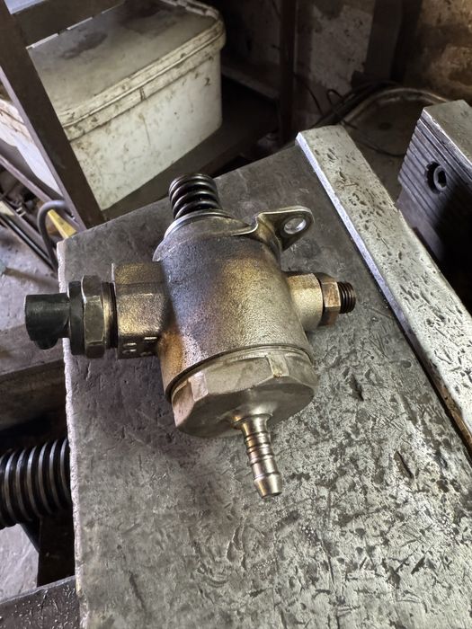 Топливный паливний насос ТНВД 2.0 TFSI Audi CPMB 06J127025J