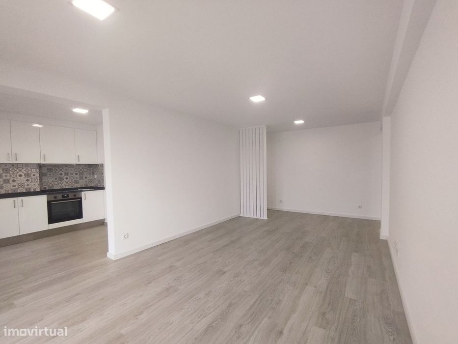 Apartamento T2 com Vista Mar no Centro de Santa Cruz