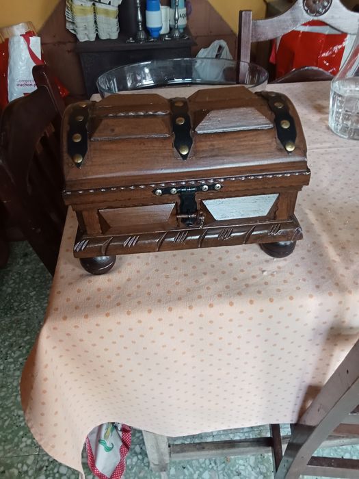 Porta jóias Baú em madeira