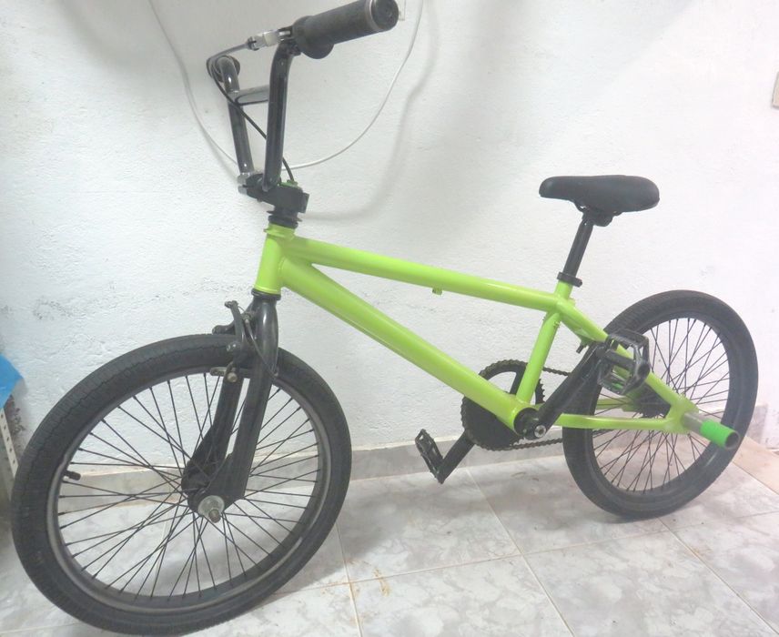 Bicicleta BMX verde