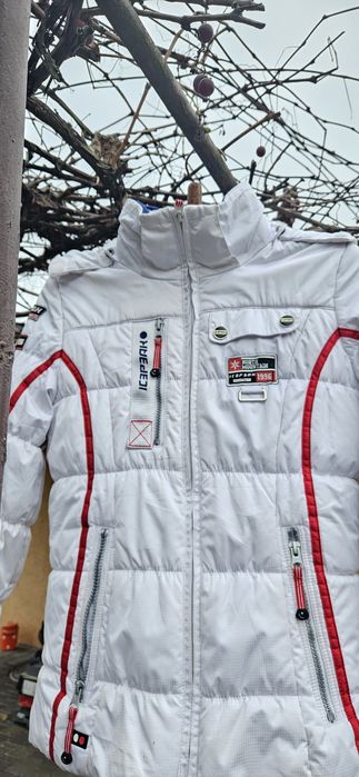 Продам куртку  очень красивую.