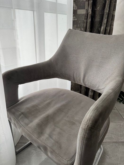 Продам кухонні стільці