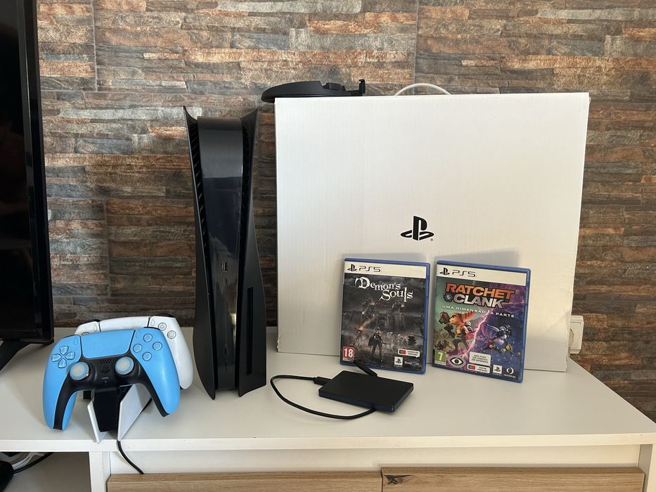 PlayStation 5 1TB + 2 Comandos + 2 Jogos