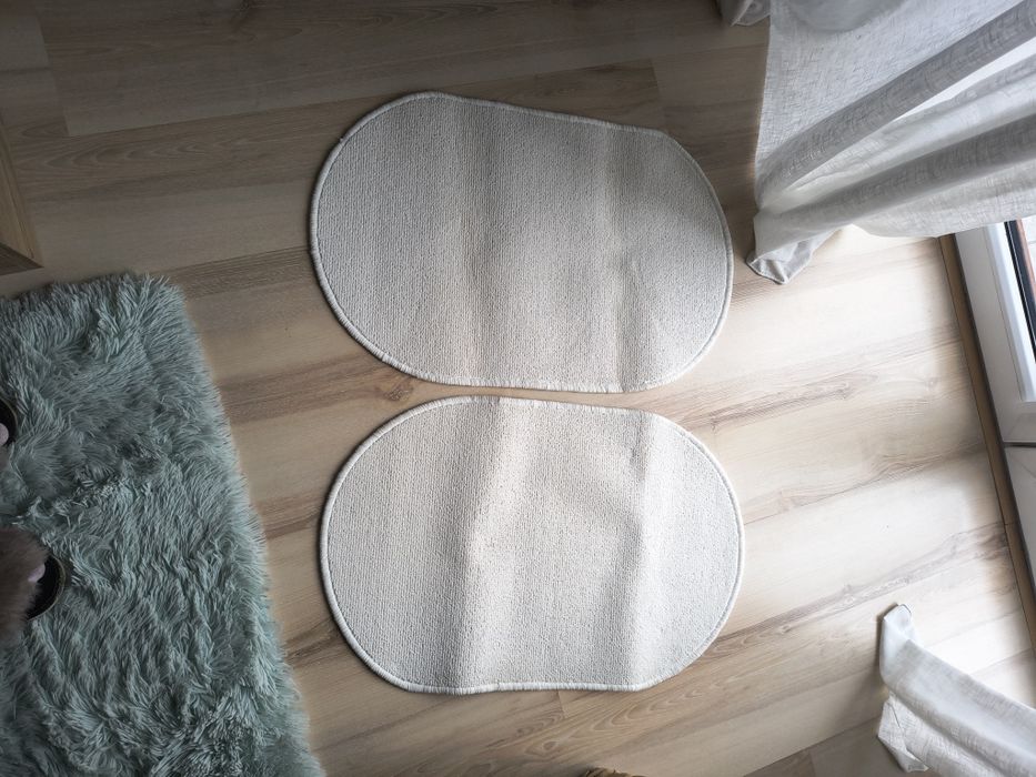 Białe dywaniki 2szt