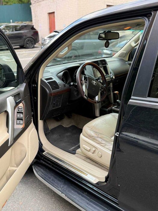 Toyota Land Cruiser 150, рік випуску - 2011.
