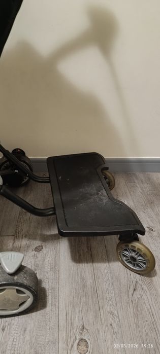 Carrinho Quinny com plataforma para irmãos