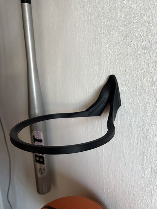 Універсальний настінний тримач для мяча