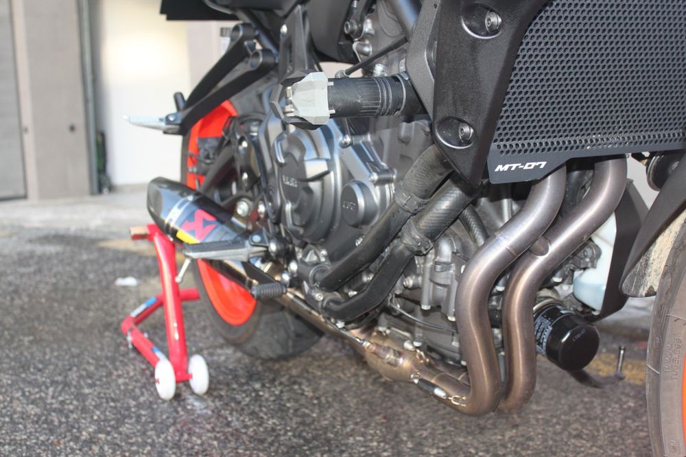 Yamaha MT-07 55kw apenas 2100km