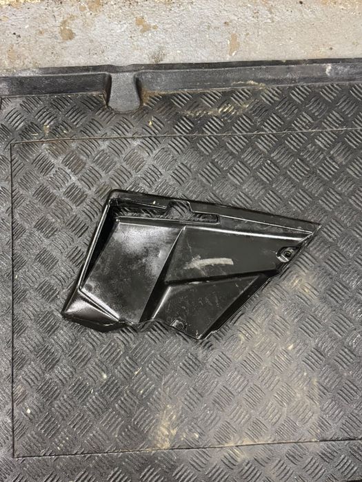 Plastik boczny prawy scrambler 1000s xp