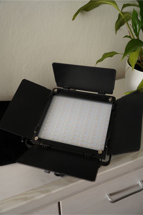 Постійне LED відеосвітло GVM 800D-RGB (3200-5600K)