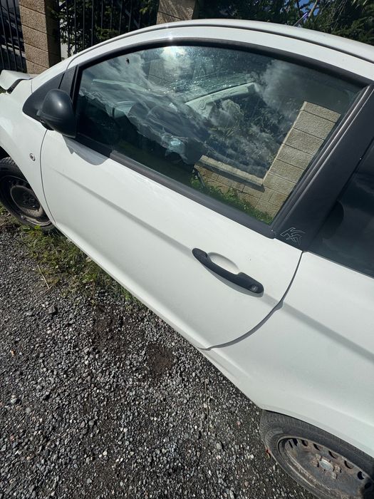 Ford Ka drzwi lewe,kompletne,klapa,zderzak tył