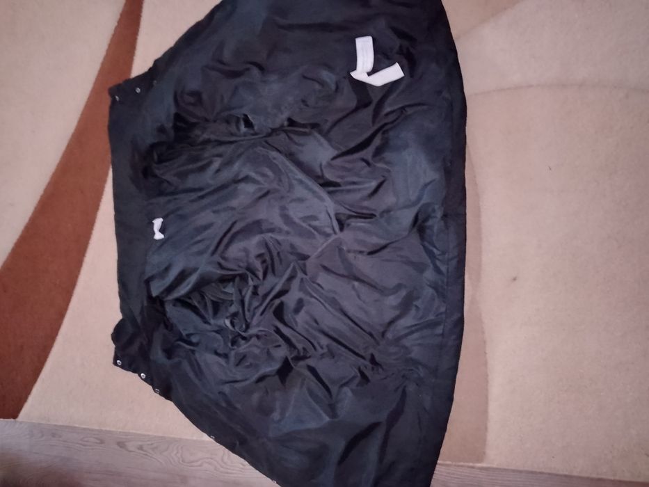 Жіноча куртка чорного кольору