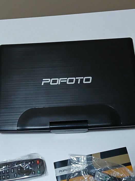 Przenośny odtwarzacz DVD z obrotowym ekranem HD o przekątnej 14,1 cala