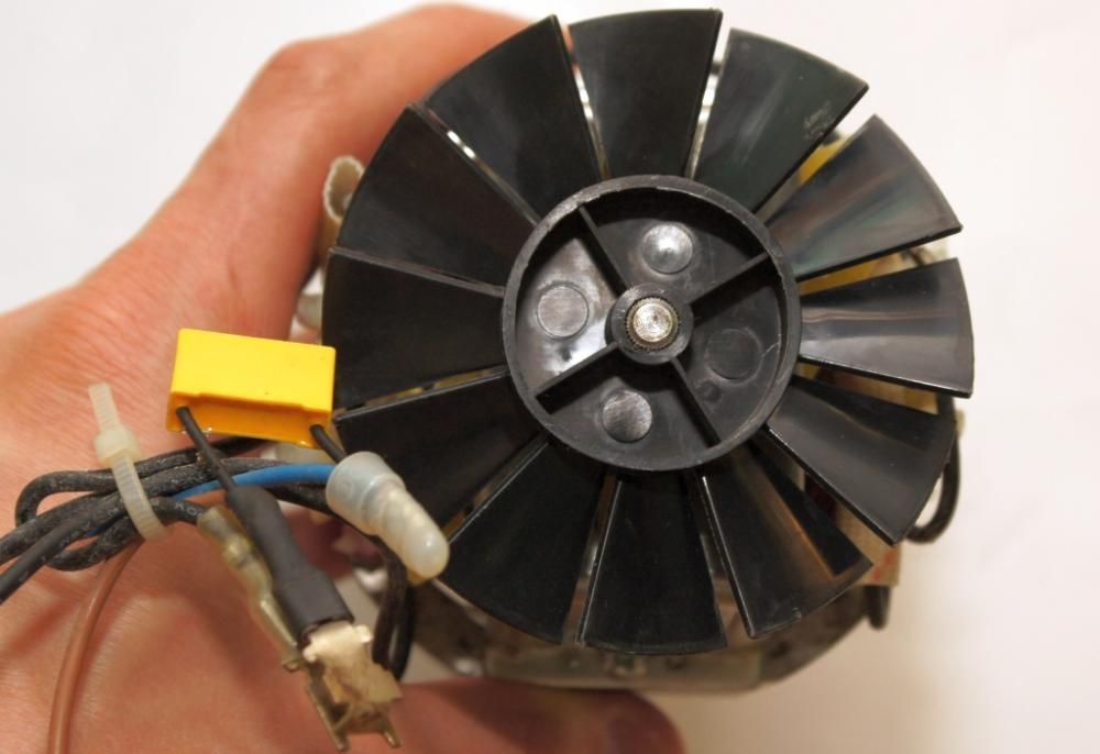 Silnik Y8825M823-143 AC230/50Hz Max 550W yue peng cheng