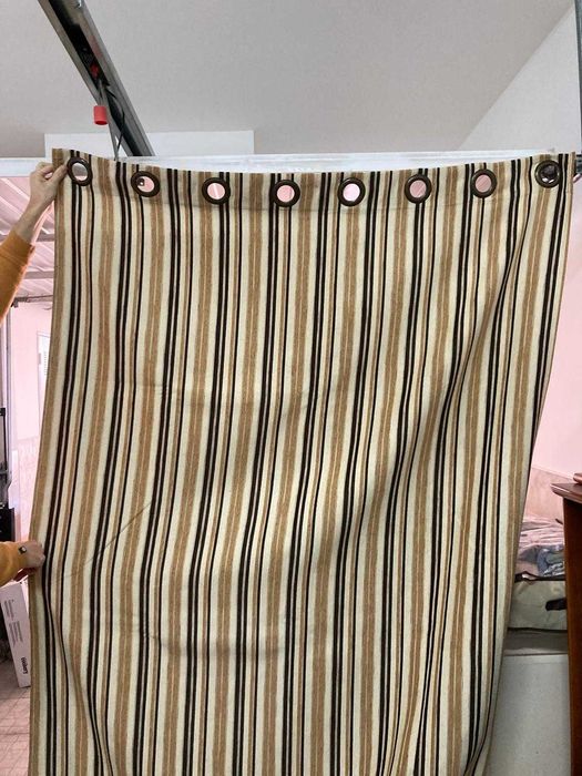 Cortinados bege e castanhos às riscas Gato Preto