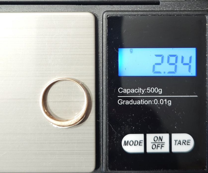Золота каблучка, з діамантами 0.18ct, 585 проба.
