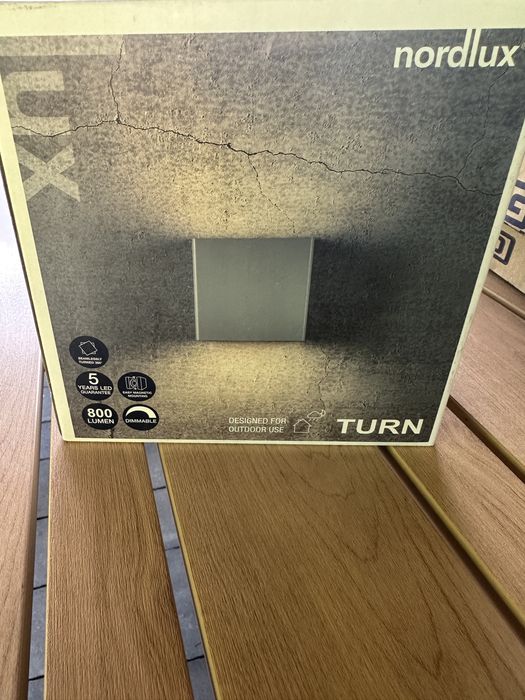 Lampa fasadowa zewnetrzna