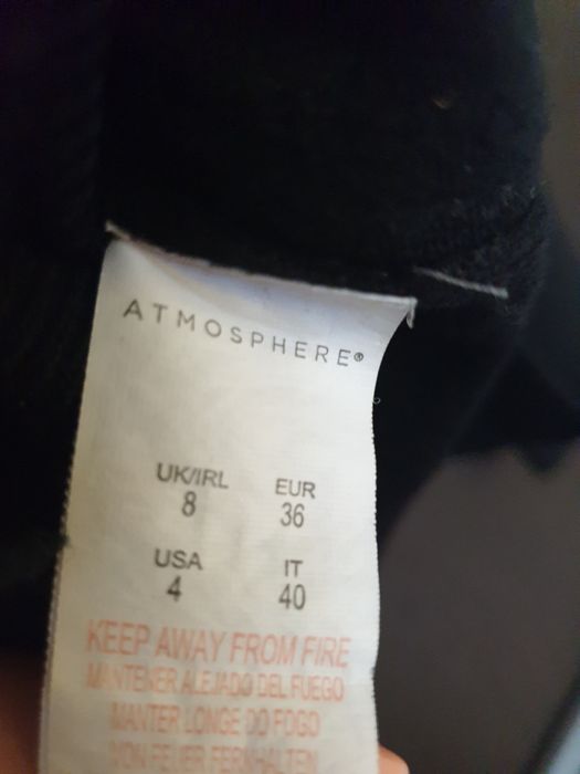 Sweterek czarny klasyczny Atmosphere