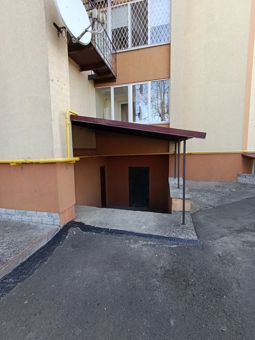 Продам нежитлове приміщення! Район Пивзавод. Вул. Ясна. ФАСАД. Цоколь!