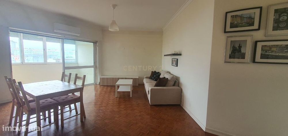 Apartamento T2 mobiliado com Vista Panorâmica e parqueamento em Lisboa