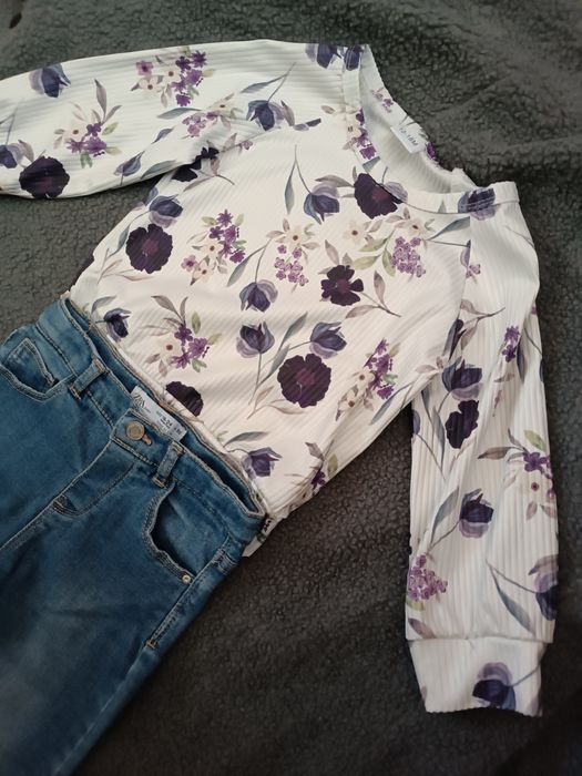 Дитячий одяг, джинси і кофтинка