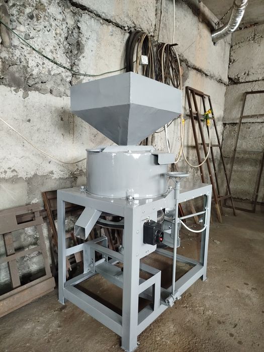 Млин-жорна на природньому камені