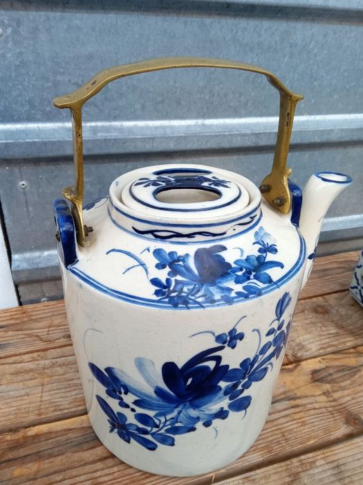 Антикварные предметы: чернильницы, микроскопы, чайники